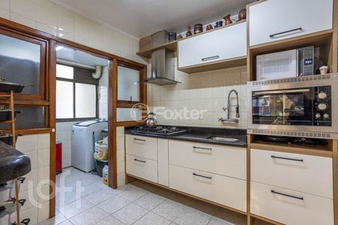 Image 7 - 879726