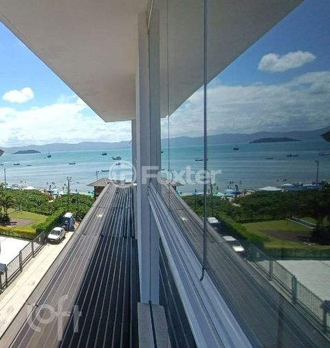 Image 8 - 879729