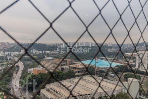 Image 17 - 879731