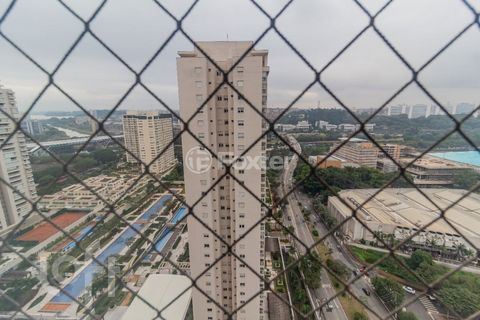 Image 18 - 879731