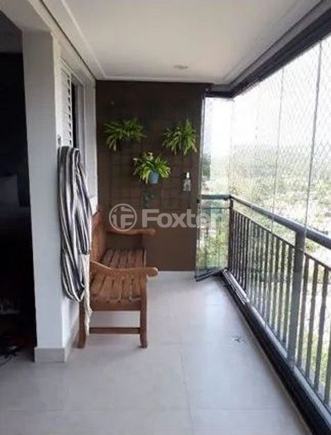 Image 8 - 879741