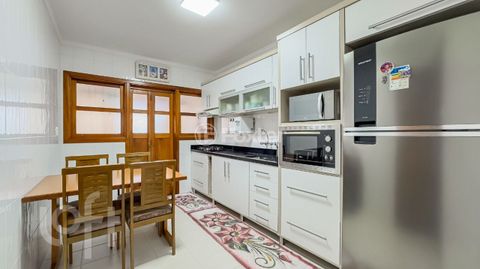 Image 9 - 879742