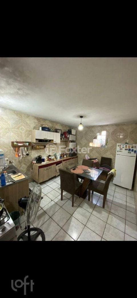 Image 4 - 879744