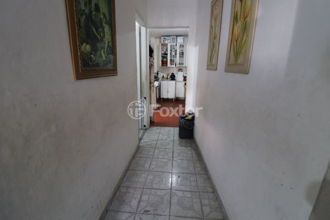 Image 6 - 879836