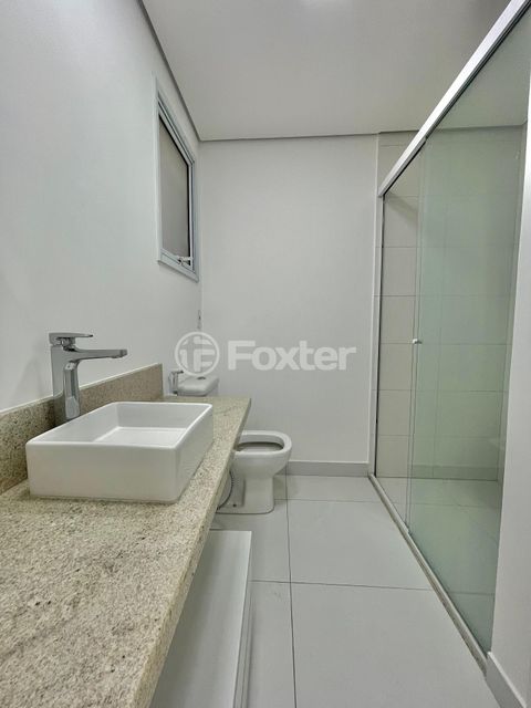 Image 9 - 879837