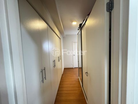 Image 8 - 879856