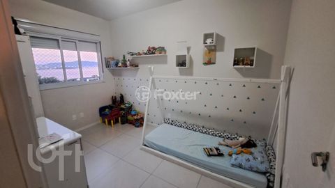 Image 4 - 879857