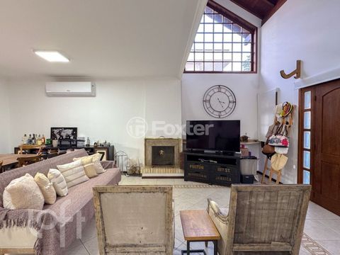 Image 4 - 879874