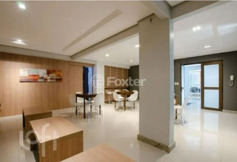 Image 8 - 879883