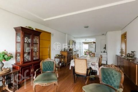 Image 1 - 879883