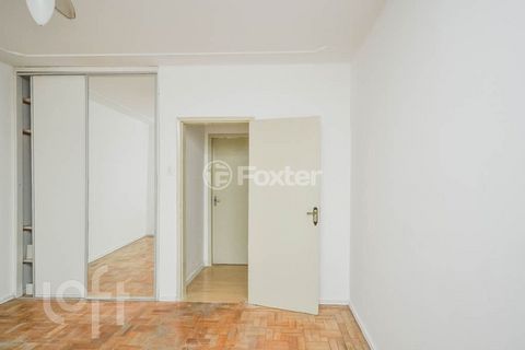 Image 11 - 879886