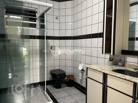 Image 7 - 879898
