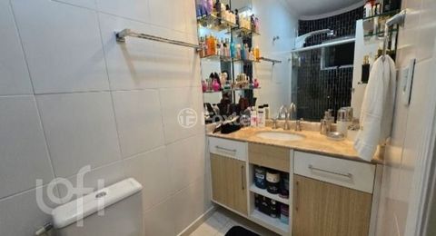 Image 8 - 879900