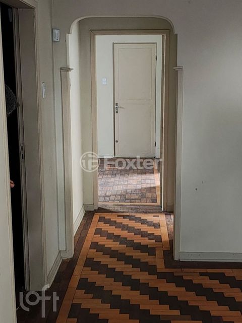 Image 4 - 879901