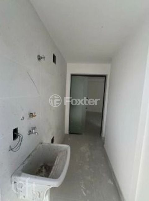 Image 4 - 879907