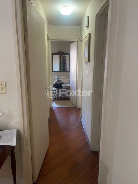 Image 7 - 879916