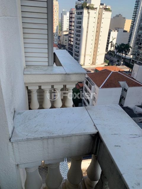 Image 12 - 879916