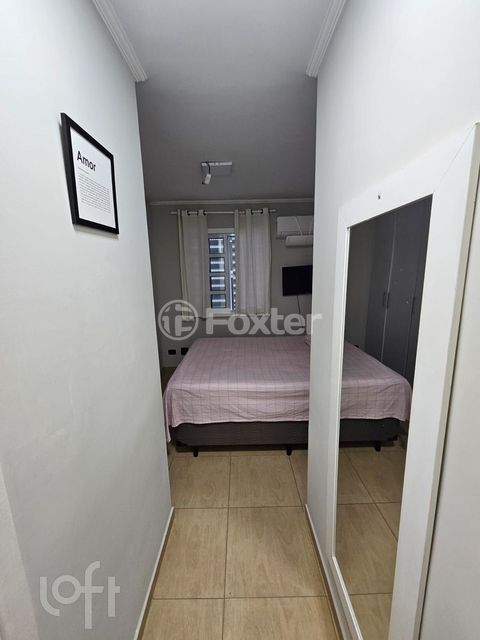 Image 9 - 879923