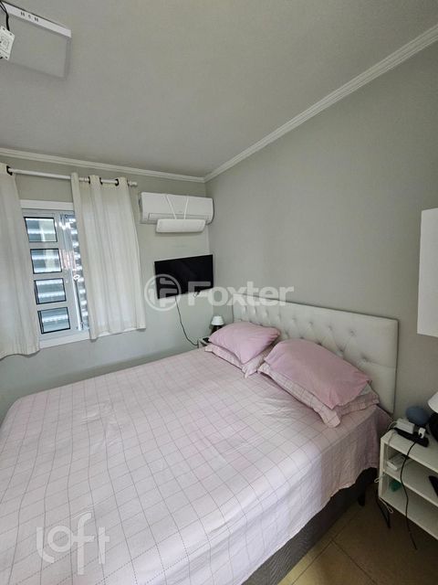Image 7 - 879923