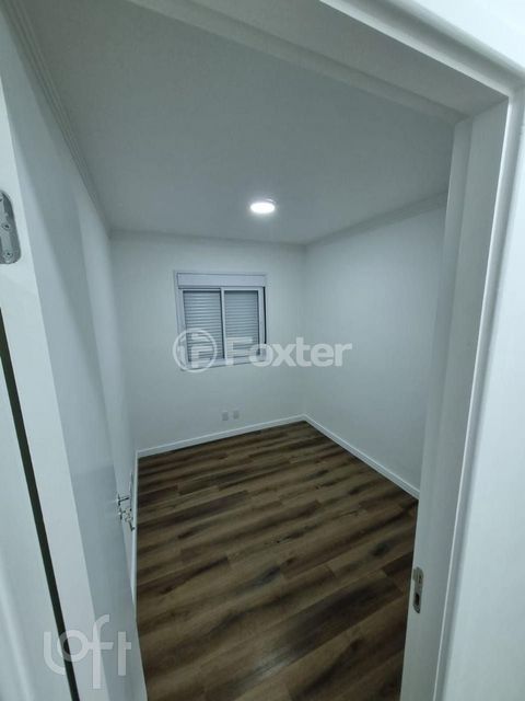 Image 3 - 879930