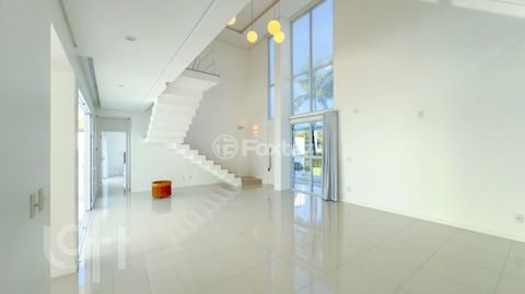 Image 8 - 879932
