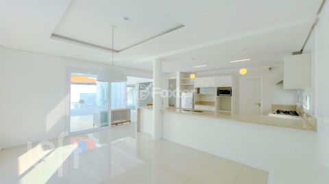 Image 7 - 879932