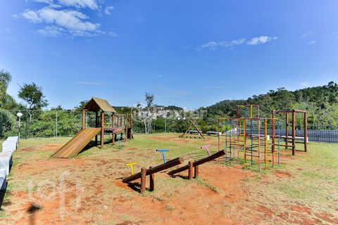 Image 10 - 879944