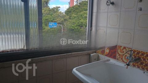 Image 9 - 879945