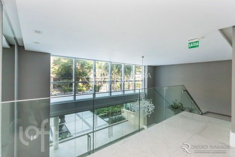 Image 16 - 879949