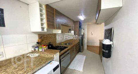 Image 8 - 879962