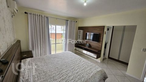 Image 9 - 879974