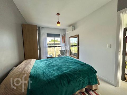 Image 7 - 879977