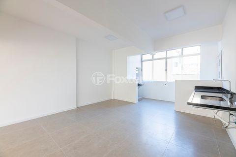 Image 7 - 879988