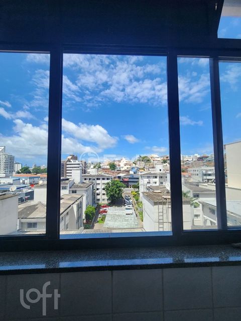 Image 6 - 879989