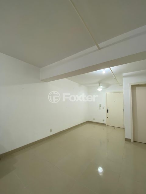 Image 9 - 880036
