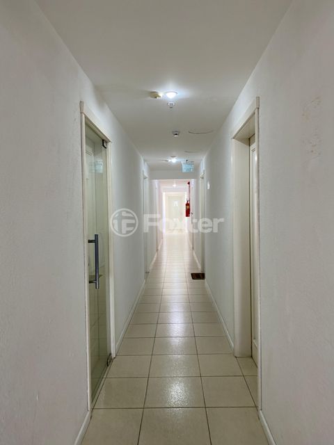Image 10 - 880036