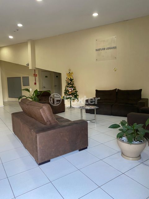 Image 4 - 880036