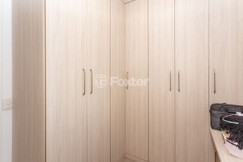 Image 17 - 880037