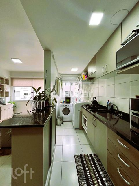 Image 9 - 880038