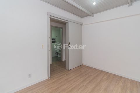 Image 7 - 880050