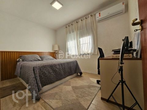 Image 9 - 880096