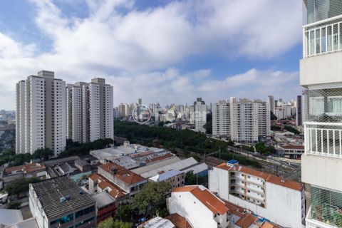 Image 18 - 880110