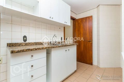 Image 4 - 880115