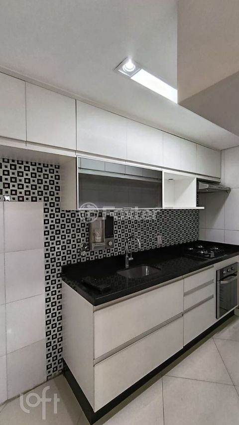 Image 7 - 880116