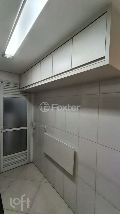 Image 8 - 880116