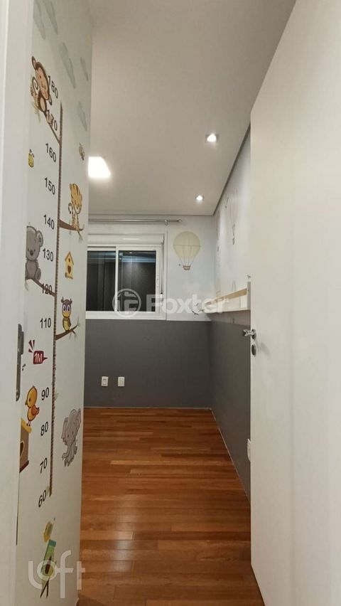 Image 10 - 880116