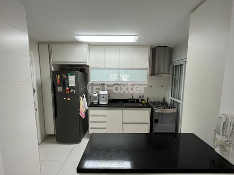 Image 11 - 880145