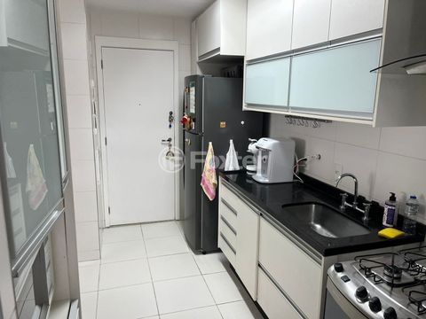Image 10 - 880145