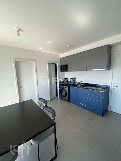 Image 3 - 880150