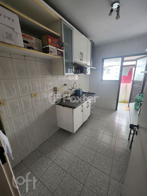 Image 1 - 880158